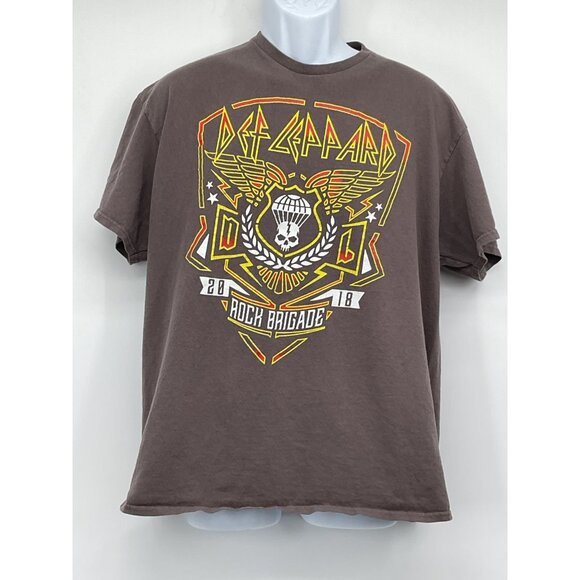 Def Leppard 2018 Rock Brigade Tour T-Shirt Delta Pro Weight XL Brown 100% Cotton - Picture 1 of 4